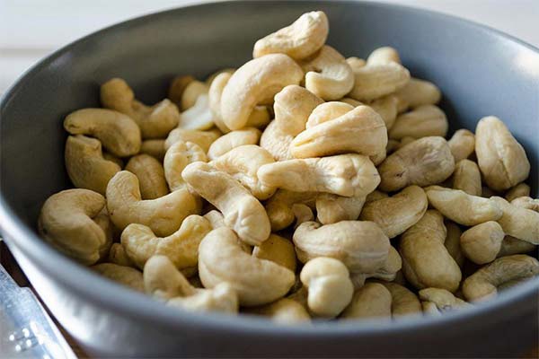 Hvordan man spiser cashewnødder korrekt