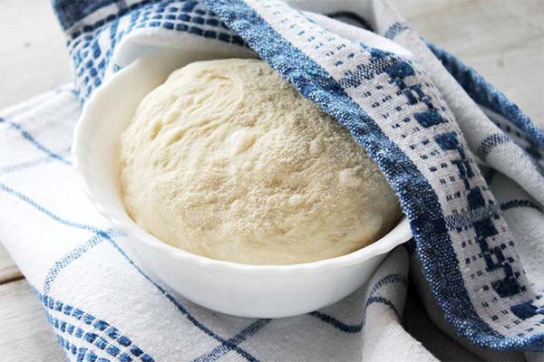 Mennyi ideig tartható el az élesztő tészta a hűtőben?