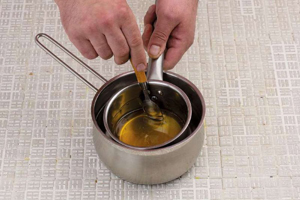 How to melt honey in a water bath