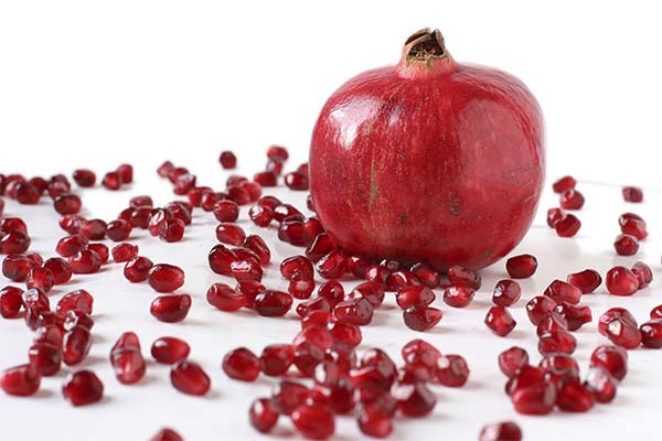 Can I Eat a Pomegranate with Pomegranate Seeds