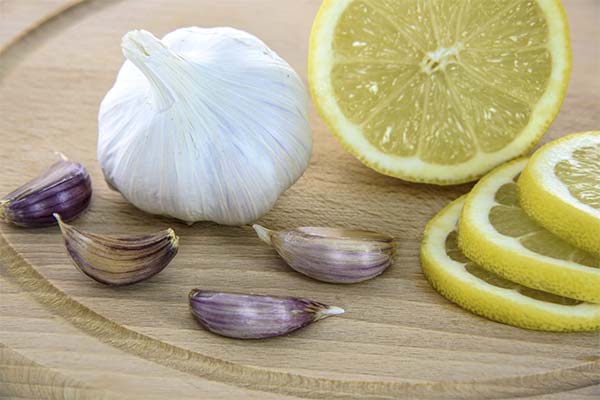 Garlic, parsley and lemon mixture