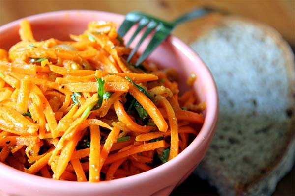 Sådan tilbereder du koreanske gulerødder