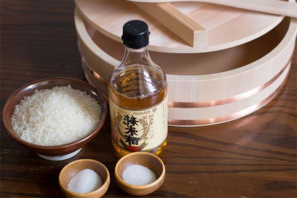 米酢を巻きずしや寿司に代用する方法