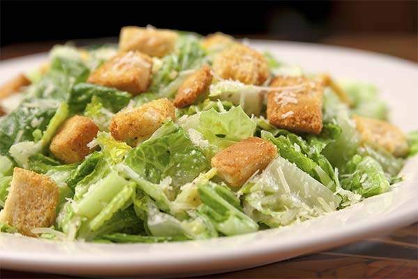 Comment enlever l'excès de sel de la salade césar ?