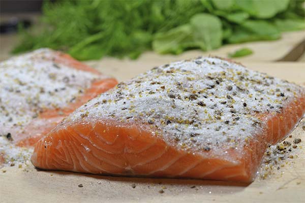 How to remove excess salt from salmon