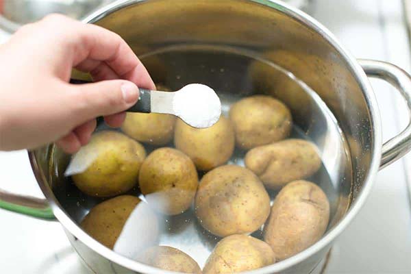 Wann werden Kartoffeln gesalzen?
