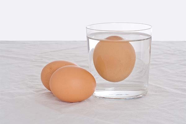How to check a raw egg for freshness