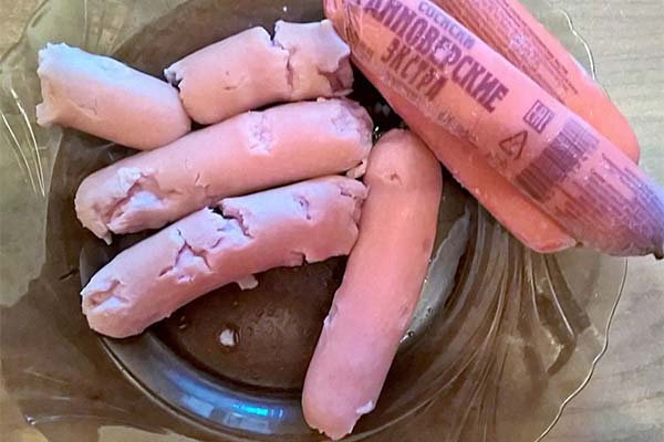 Signs of spoiled sausages and wieners