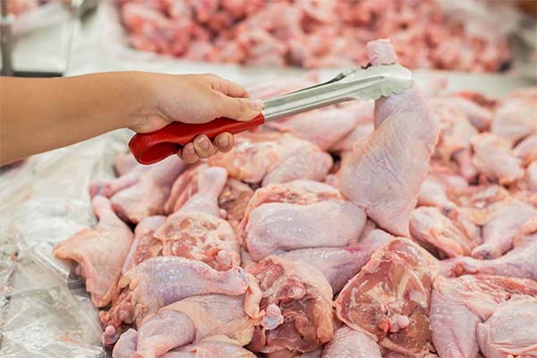 Wie man frisches Hühnerfleisch beim Kauf auswählt
