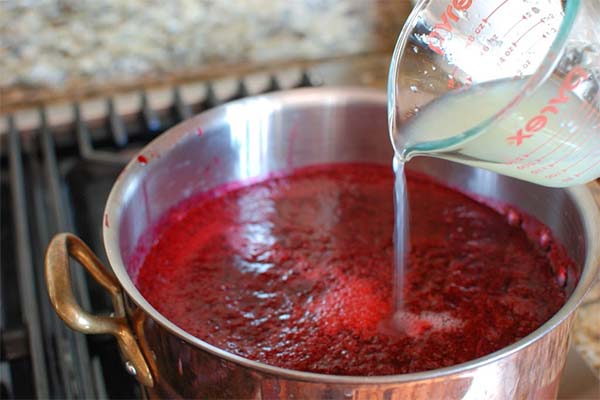 Was man zum Eindicken von Marmelade verwendet