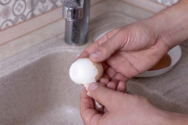 Jak uvařit pošírovaná vejce, aby se dala snadno oloupat