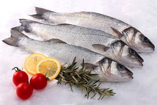 How to choose and store sea bass