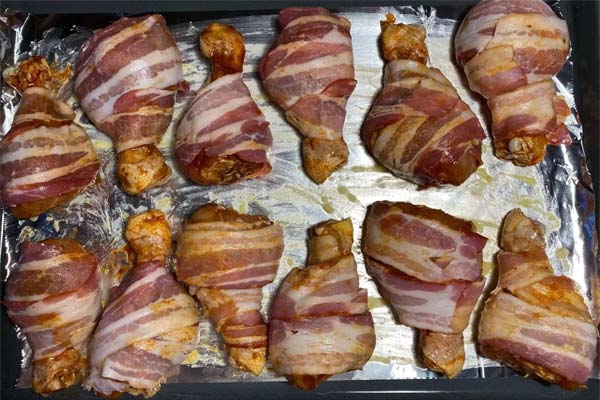 Chicken shanks in bacon