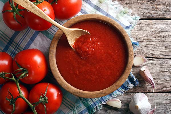 Tomato-garlic sauce