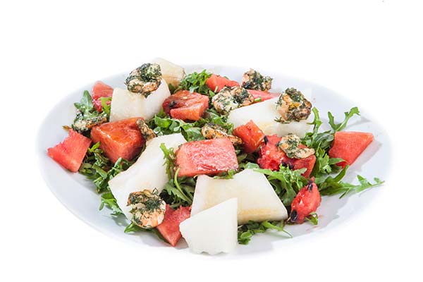 Salat med ruccola, rejer og vandmelon