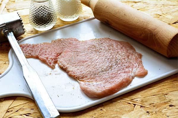 Hvorfor er det nødvendigt at piske kødet før tilberedning