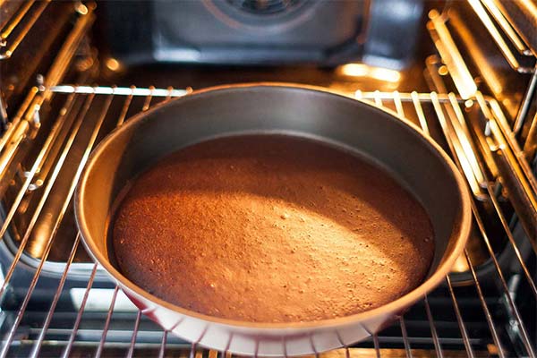 オーブンでスポンジケーキを焼く方法