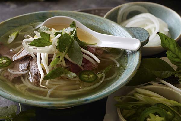 Vietnamesisk suppe med oksekød