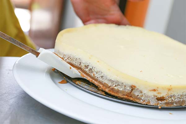 チーズケーキを型から取り出す方法
