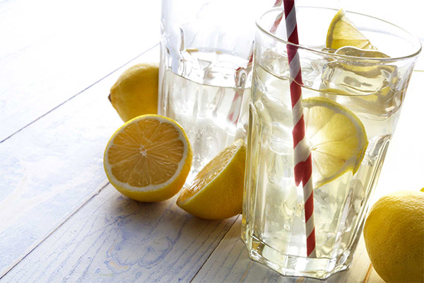 מים עם לימון לירידה במשקל