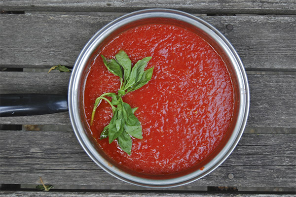 איך להכין קטשופ ממרח עגבניות