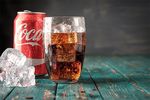 היתרונות והפגמים של קוקה קולה