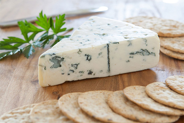 איך אוכלים גבינה כחולה
